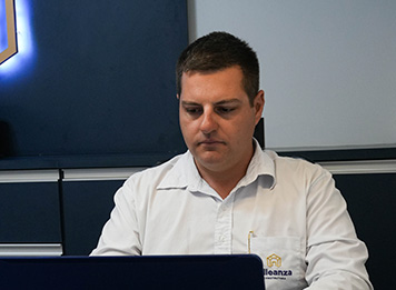 team-image